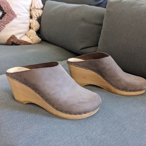 No. 6 Wedge Clog Suede